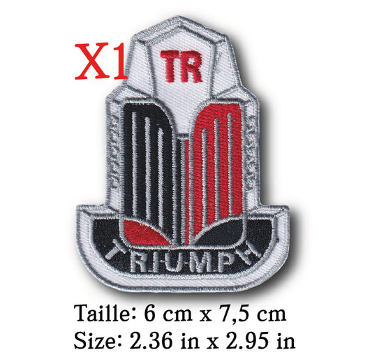 MAXIMUMPATCHES - Ecusson Patch Brodé Thermocollant - 6 cm x 7,5 cm - Automobile Royaume-Uni Rétro Vintage Combinaison Pilote Triumph Tr