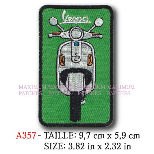 MAXIMUMPATCHES - 9,7 cm x 5,9 cm - Ecusson Patch Brodé Thermocollant - Scooter Italie Marque Logo Rétro Vintage