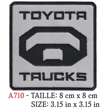 MAXIMUMPATCHES - Ecusson Patch Brodé Thermocollant - 8 cm x 8 cm - Automobile Camion Japon Marque Logo Rétro Vintage