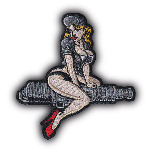MAXIMUMPATCHES - Ecusson Patch Brodé Thermocollant - Dim: 9,5 cm x 10 cm - Pin-Up Bougie Garage Biker Vintage Motard