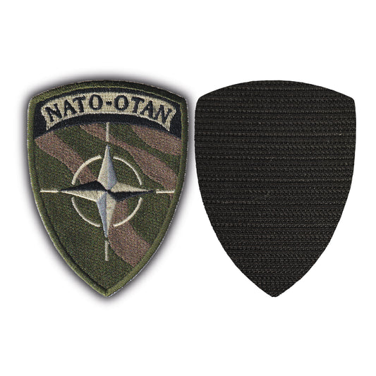 MAXIMUMPATCHES - Dim: 9 cm x 6,7 cm - Ecusson Patch Brodé Avec Scratch Cousu Au Dos + Carré Scratch a Coudre, Face Opposé Offerte/Otan Nato Armée Militaire Air Terre Mer