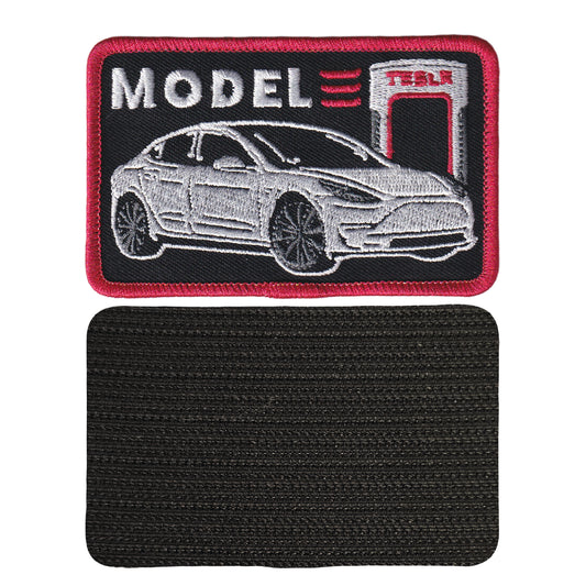 MAXIMUMPATCHES - Tesla - 9 cm x 5,8 cm - Ecusson Patch Brodé Avec Scratch Cousu Au Dos + Carré Scratch A Coudre, Face Opposé 10 cm x 10 cm/Model 3 Tm3 Automobile Electrique Usa