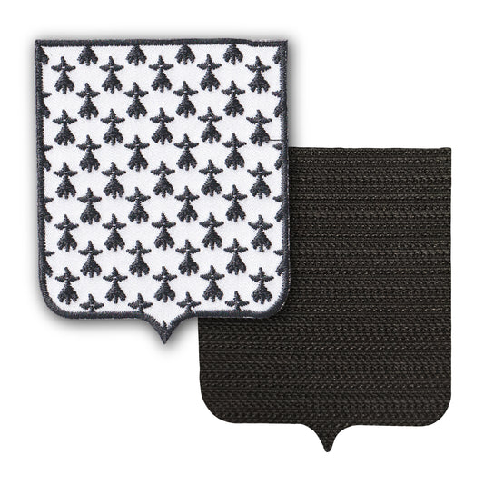 MAXIMUMPATCHES - 6,5 cm x 8 cm - Bretagne - Ecusson Patch Brodé Avec Scratch Cousu Au Dos + Carré Scratch A Coudre, Face Opposé 10 cm x 10 cm Offert / Département Région Territoire France