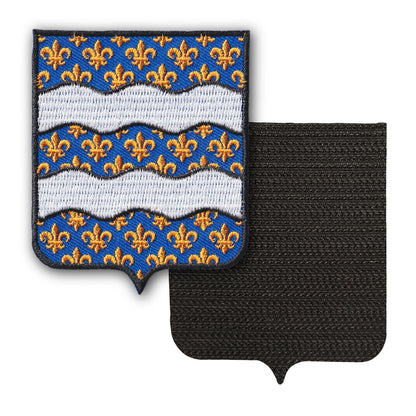 MAXIMUMPATCHES - 77 Seine Et Marne - 6,5 cm x 8 cm - Ecusson Patch Brodé Avec Scratch Cousu Au Dos + Carré Scratch A Coudre, Face Opposé 10 cm x 10 cm Offert / Département Région Territoire France