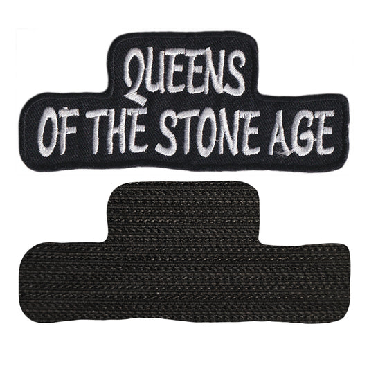 MAXIMUMPATCHES - Queens Of The Stone Age - 11 cm x 4,7 cm - Ecusson Patch Brodé Avec Scratch Cousu Au Dos + Carré Scratch A Coudre, Face Opposé 10 cm x 10 cm/Groupe Musique Métal Rock Punk Heavy Trash Blues