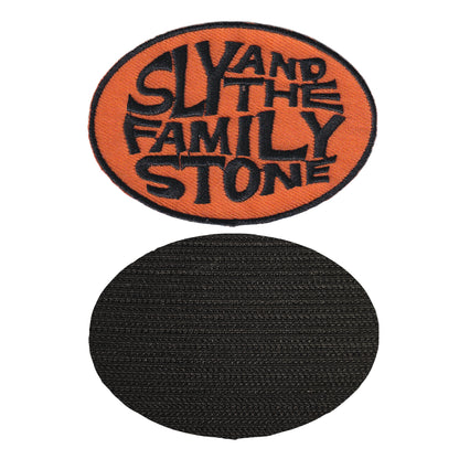 MAXIMUMPATCHES - Sly And The Family Stone - 8 cm x 5,6 cm - Ecusson Patch Brodé Avec Scratch Cousu Au Dos + Carré Scratch A Coudre, Face Opposé 10 cm x 10 cm/Groupe Musique Métal Rock Punk Heavy Trash Blues