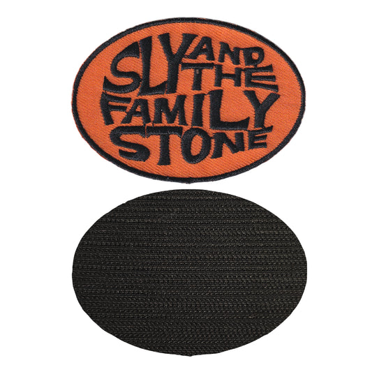 MAXIMUMPATCHES - Sly And The Family Stone - 8 cm x 5,6 cm - Ecusson Patch Brodé Avec Scratch Cousu Au Dos + Carré Scratch A Coudre, Face Opposé 10 cm x 10 cm/Groupe Musique Métal Rock Punk Heavy Trash Blues