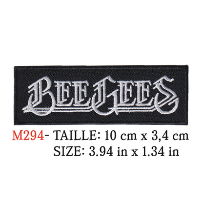 MAXIMUMPATCHES - Ecusson Patch Brodé Thermocollant - 10 cm x 3,4 cm - Bee Gees Groupe Musique Rock Punk Hard Trash Métal Heavy Psychedelic