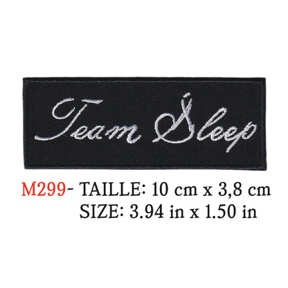 MAXIMUMPATCHES - Ecusson Patch Brodé Thermocollant - 10 cm x 3,8 cm - Team Sleep Groupe Musique Rock Punk Hard Trash Métal Heavy Psychedelic