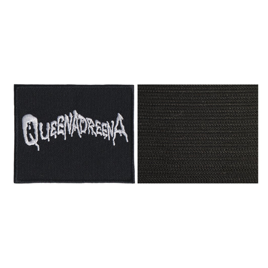 MAXIMUMPATCHES - Queenadreena - 8 cm x 6,7 cm - Ecusson Patch Brodé Avec Scratch Cousu Au Dos + Carré Scratch A Coudre, Face Opposé 10 cm x 10 cm/Groupe Musique Métal Rock Punk Heavy Trash Blues