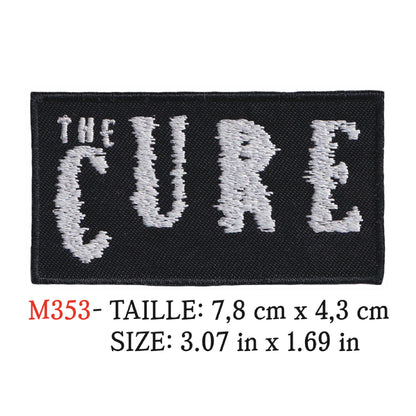 MAXIMUMPATCHES - Ecusson Patch Brodé Thermocollant - 7,8 cm x 4,3 cm - The Cure Groupe Musique Rock Punk Hard Trash Métal Heavy Psychedelic