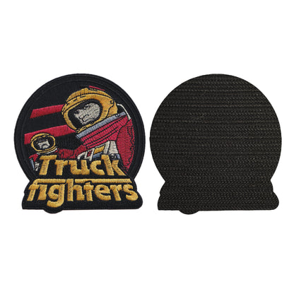 MAXIMUMPATCHES - Truck Fighters - 8,5 cm x 8,8 cm - Ecusson Patch Brodé Avec Scratch Cousu Au Dos + Carré Scratch A Coudre, Face Opposé 10 cm x 10 cm/Groupe Musique Métal Rock Punk Heavy Trash Blues