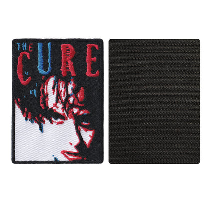 MAXIMUMPATCHES - 6,5 cm x 9 cm - Ecusson Patch Brodé Avec Scratch Cousu Au Dos + Carré Scratch A Coudre, Face Opposé 10 cm x 10 cm/Groupe Musique Métal Rock Punk Heavy Trash Blues The Cure