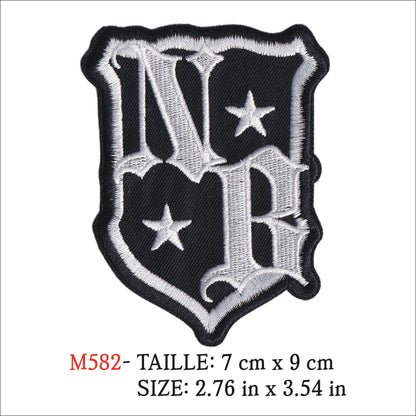 MAXIMUMPATCHES - Ecusson Patch Brodé Thermocollant - 7 cm x 9 cm - Nickel Back Groupe Musique Rock Punk Hard Trash Métal Heavy Psychedelic