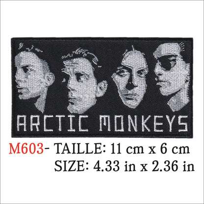 MAXIMUMPATCHES - Ecusson Patch Brodé thermocollant - 11 cm x 6 cm - Groupe Musique Rock Punk Hard Trash Métal Heavy Psychedelic Arctic Monkeys